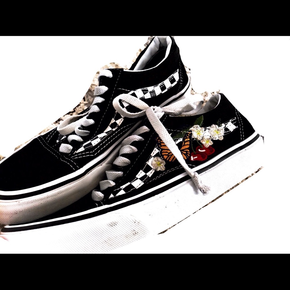 LIKE NEW VANS SHOES WORN ONCE!!!